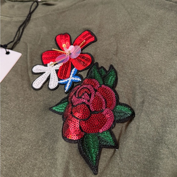 Love Riche | Long Sleeved Olive Green with Jewel Flower Appliqué Top | Medium - Picture 9 of 9